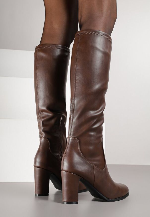 Born2be - Brązowe Kozaki na Obcasie z Dopasowaną Cholewką Alivire. Okazja: na co dzień. Kolor: brązowy. Szerokość cholewki: normalna. Obcas: na obcasie. Styl: casual, elegancki. Wysokość obcasa: średni