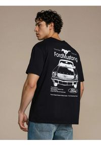 Sinsay - Bawełniana koszulka z nadrukiem na plecach Ford - czarny. Kolor: czarny. Materiał: bawełna. Wzór: nadruk #1