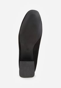 Born2be - Czarne Czółenka z Metaliczną Wstawką na Niskim Słupku oraz Skórzaną Wkładką Kariala. Okazja: na co dzień, do pracy. Kolor: czarny. Materiał: skóra. Wzór: aplikacja. Obcas: na słupku. Styl: casual, klasyczny, wizytowy #9