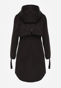 Renee - Czarna Kurtka Przejściowa Typu Parka z Odpinanym Kapturem Ozdobiona Sznurkami Fallaiah. Okazja: na co dzień. Kolor: czarny. Materiał: skóra. Wzór: aplikacja. Styl: casual #8