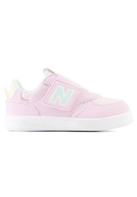 Buty niemowlęce New Balance NW300PY1 – różowe. Zapięcie: rzepy. Kolor: różowy. Materiał: syntetyk, materiał. Szerokość cholewki: normalna #1