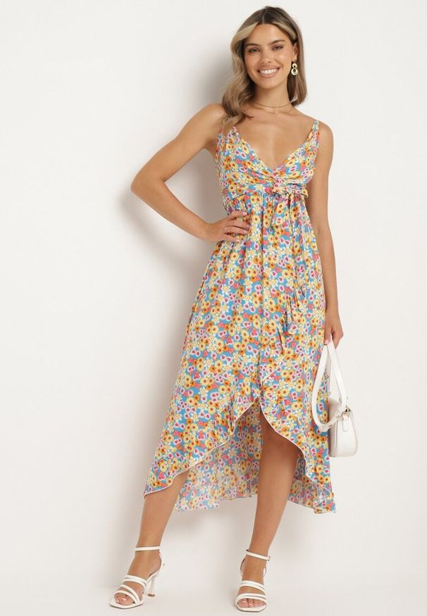 Born2be - Żółta Bawełniana Sukienka na Ramiączkach z Kopertowym Dekoltem i Asymetrycznym Rozcięciem Xiloa. Okazja: na co dzień. Typ kołnierza: dekolt kopertowy. Kolor: żółty. Materiał: bawełna. Długość rękawa: na ramiączkach. Wzór: aplikacja. Typ sukienki: asymetryczne, kopertowe. Styl: casual