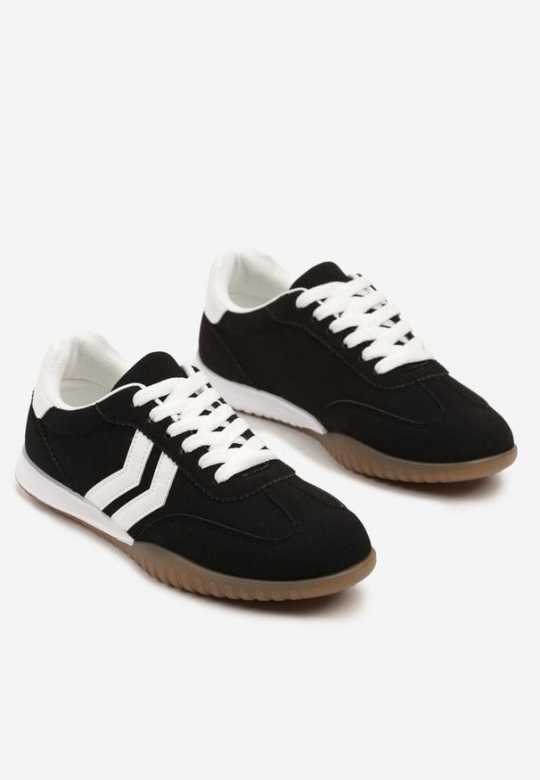 Born2be - Czarne Sneakersy w Typie Tenisówek z Ozdobnymi Paskami Zommea. Zapięcie: pasek. Kolor: czarny