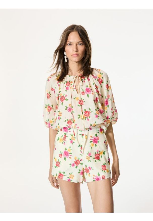 Reserved - Bluzka z ramią - złamana biel. Materiał: tkanina