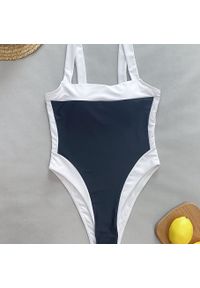 Intica - Jednoczęściowy strój kąpielowy minimalistyczny na plażę i basen Engelien. Kolor: czarny. Materiał: materiał #1