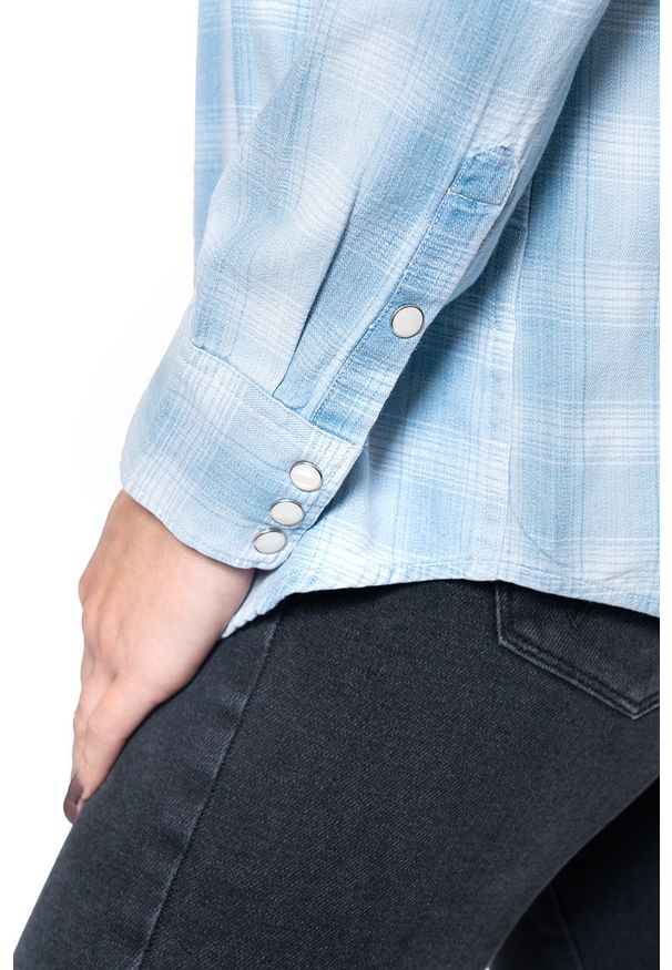 Wrangler - DAMSKA KOSZULA MATERIAŁOWA WRANGLER WESTERN CHECK SHIRT LIGHT INDIGO W5Q12ZX4E. Materiał: materiał