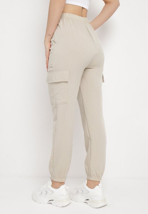 Born2be - Beżowe Spodnie Joggery z Bawełny i Lnu z Szerokimi Kieszeniami Welnora. Kolor: beżowy. Materiał: bawełna, len. Sezon: lato