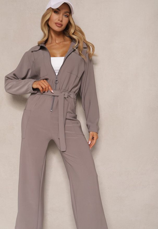 Renee - Szary Kombinezon z Elastyczną Gumką w Pasie z Dodatkowym Wiązaniem o Luźnym Kroju Creera. Okazja: na co dzień. Kolor: szary. Materiał: tkanina. Styl: casual
