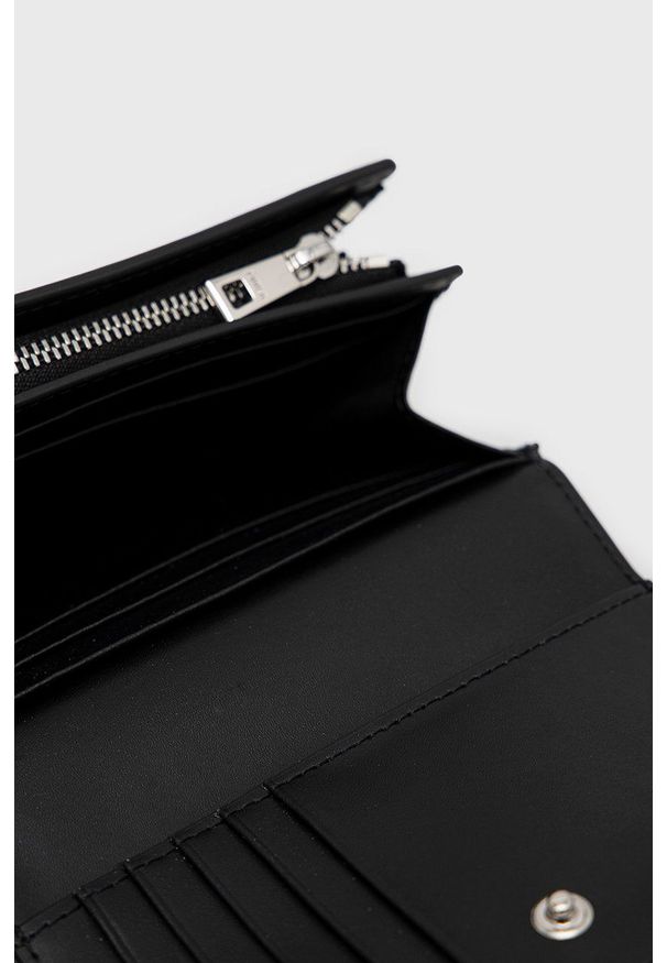 Furla portfel skórzany Moon damski kolor czarny. Kolor: czarny. Materiał: skóra. Wzór: gładki