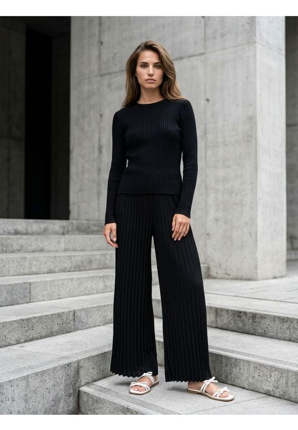 Sinsay - Klasyczny prążkowany sweter - czarny. Kolor: czarny. Materiał: prążkowany. Styl: klasyczny