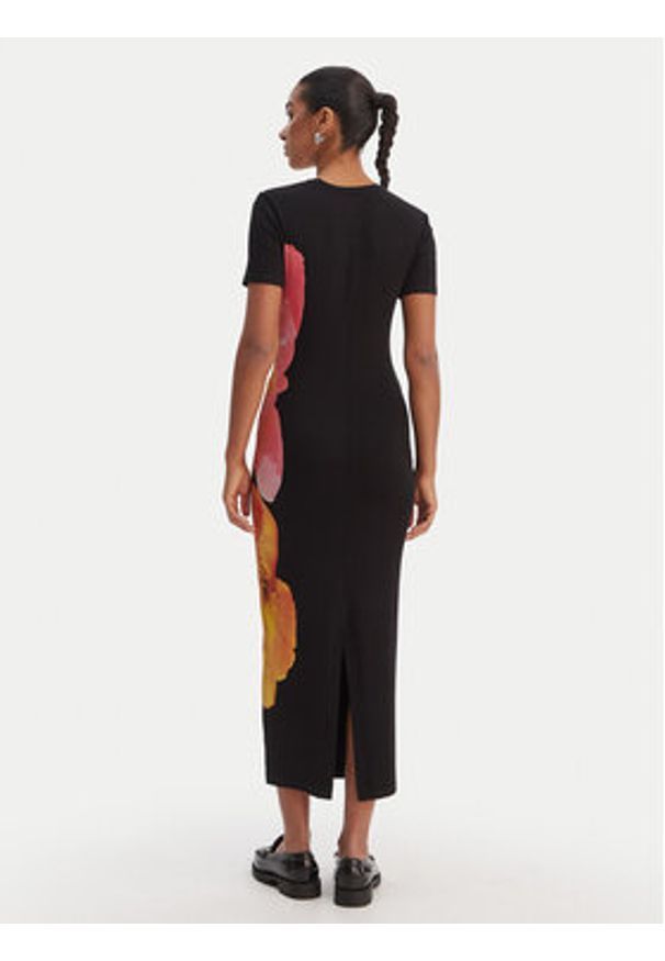 Desigual Sukienka codzienna 26SWVK26 Czarny Slim Fit. Okazja: na co dzień. Kolor: czarny. Materiał: bawełna. Typ sukienki: proste. Styl: casual