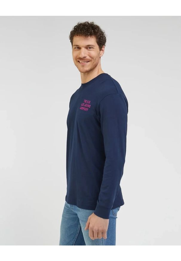 Lee - LEE RELAXED LONGSLEEVE TEE MĘSKA KOSZULKA Z DŁUGIM RĘKAWEM EMPEROR 112341754 LL94015537. Długość rękawa: długi rękaw. Długość: długie