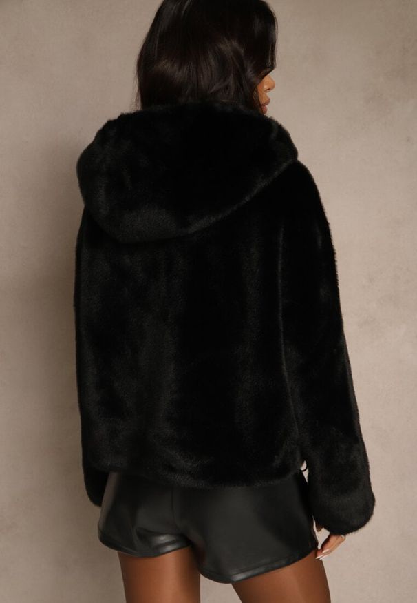 Renee - Czarna Kurtka Futerko Typu Teddy z Nieodpinanym Kapturem Lanikka. Kolor: czarny. Materiał: futro. Styl: street, elegancki