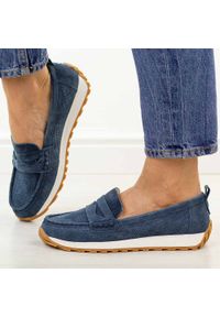 Granatowe skórzane mokasyny damskie Sergio Leone sp009. Okazja: na co dzień. Nosek buta: okrągły. Kolor: niebieski. Materiał: zamsz, skóra. Szerokość cholewki: normalna. Sezon: wiosna, jesień, lato. Styl: casual, elegancki, klasyczny #1