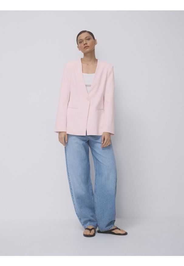 Reserved - Jednorzędowa marynarka - pastelowy róż. Kolor: różowy. Materiał: tkanina, wiskoza