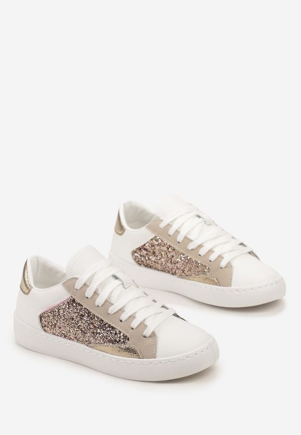 Born2be - Biało-Złote Kolorowe Sneakersy z Brokatową Wstawką i Sznurowaniem Livora. Kolor: biały. Szerokość cholewki: normalna. Wzór: kolorowy. Obcas: na płaskiej podeszwie