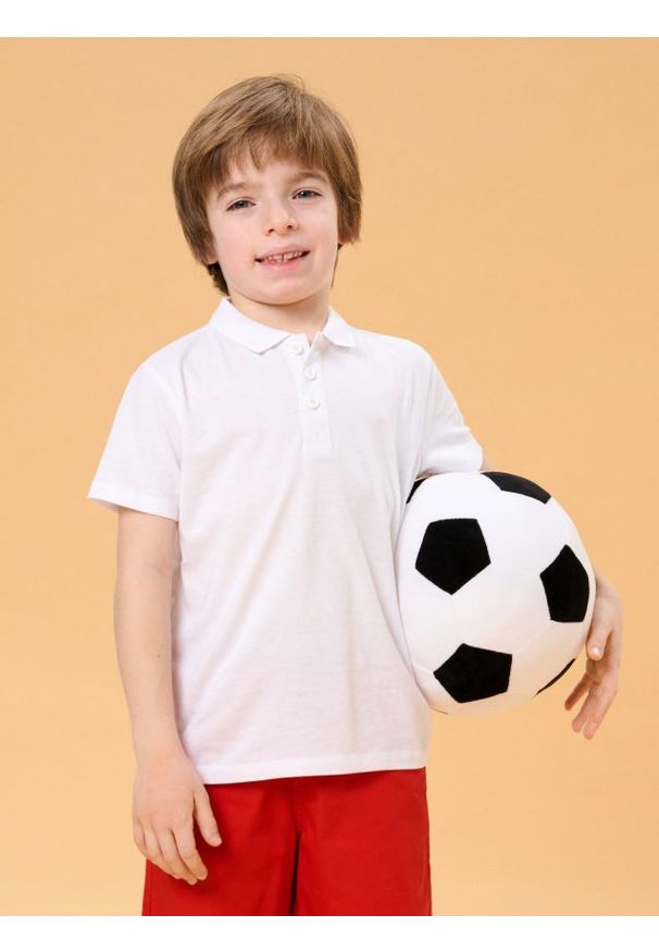 Sinsay - Koszulka polo w stylu basic - biały. Typ kołnierza: polo. Kolor: biały