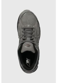 New Balance sneakersy M2002REH kolor szary. Nosek buta: okrągły. Zapięcie: sznurówki. Kolor: szary. Materiał: guma #3