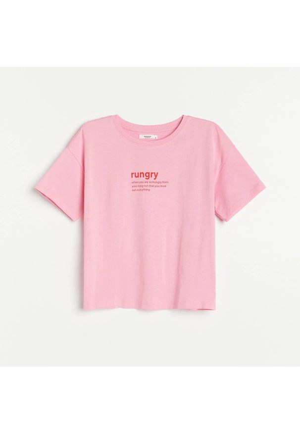 Reserved - Bawełniany t-shirt z napisem - Różowy. Kolor: różowy. Materiał: bawełna. Wzór: napisy