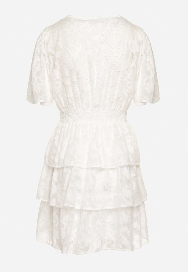 Born2be - Biała Rozkloszowana Sukienka z Trójkątnym Dekoltem z Gumką w Pasie i Falbankami Crapia. Okazja: na spacer. Typ kołnierza: kołnierz z falbankami. Kolor: biały. Długość rękawa: krótki rękaw. Styl: wizytowy