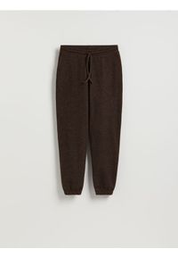 Reserved - Dzianinowe spodnie - ciemnobrązowy. Kolor: brązowy. Materiał: dzianina #1