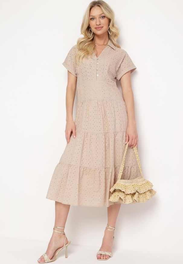 Born2be - Beżowa Bawełniana Sukienka o Ażurowym Wykończeniu z Krótkim Rękawem Zapinana na Guziki Kataria. Okazja: na co dzień. Typ kołnierza: dekolt w serek. Kolor: beżowy. Materiał: bawełna. Długość rękawa: krótki rękaw. Wzór: ażurowy. Typ sukienki: proste. Styl: casual, klasyczny