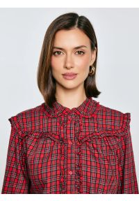 Big-Star - Koszula damska w kratę z ozdobnymi falbankami czerwona Frilo 000. Okazja: do pracy, na co dzień. Typ kołnierza: kołnierz z falbankami. Kolor: wielokolorowy. Wzór: kratka. Styl: wizytowy, casual, klasyczny, elegancki #8