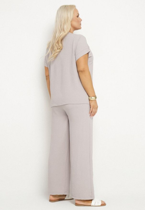 Born2be - Szary Komplet z Bawełną Bluzka z Marszczeniem i Szerokie Spodnie Jenindriela. Kolor: szary. Materiał: bawełna
