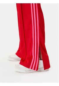 Adidas - adidas Spodnie dresowe adicolor Classic Firebird JW1225 Czerwony Loose Fit. Kolor: czerwony. Materiał: syntetyk