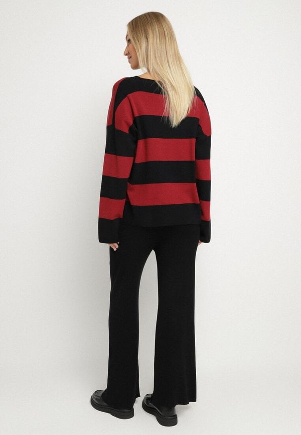 Born2be - Bordowy Dzianinowy Komplet Szerokie Spodnie i Sweter w Paski Falesea. Kolor: czerwony. Materiał: dzianina. Wzór: paski