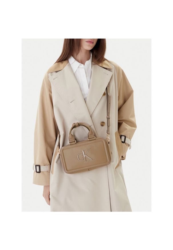 Torebka Calvin Klein. Kolor: beżowy