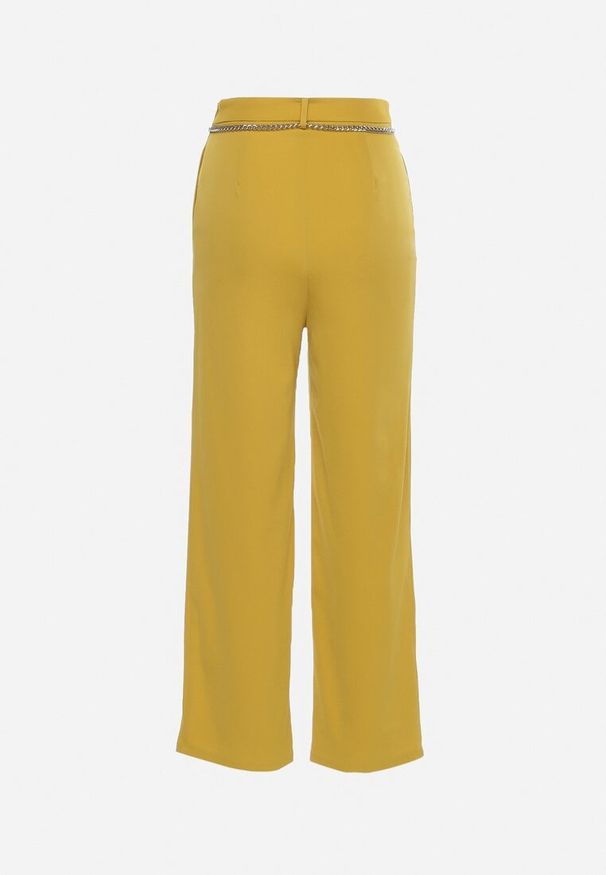 Born2be - Żółte Szerokie Spodnie Zapinane z boku na Suwak z Ozdobnym Łańcuchem Grazioso. Okazja: na spotkanie biznesowe, do pracy. Kolor: żółty. Materiał: satyna. Styl: biznesowy, elegancki, klasyczny
