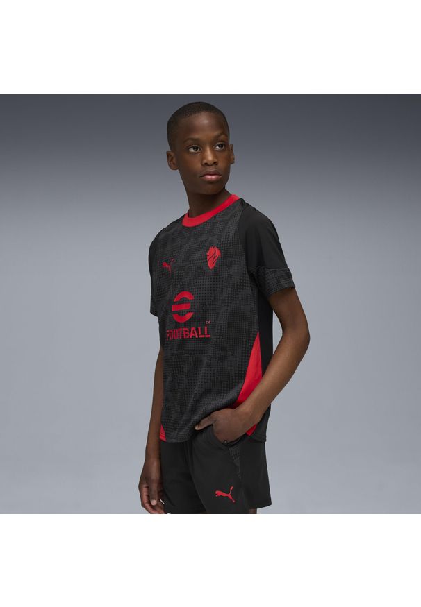 Puma - Młodzieżowa koszulka treningowa AC Milan PUMA. Kolor: czerwony, wielokolorowy, czarny. Sport: piłka nożna