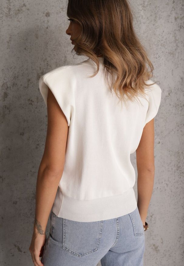 Renee - Biała Sweterkowa Bluzka z Wiskozy z Kołnierzykiem i Usztywnioną Linią Ramion Helite. Kolor: biały. Materiał: wiskoza. Styl: elegancki