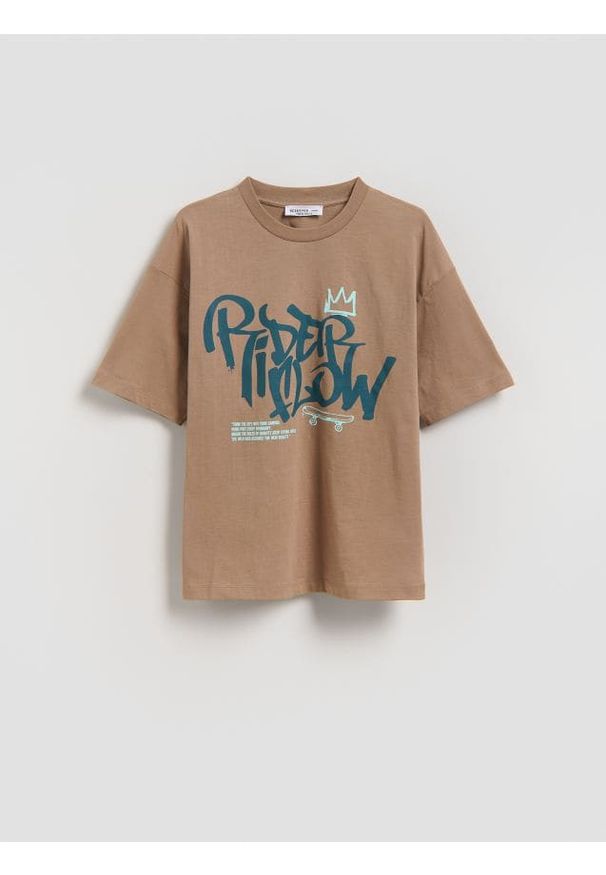 Reserved - Bawełniany t-shirt z nadrukiem - brązowy. Kolor: brązowy. Materiał: bawełna. Wzór: nadruk