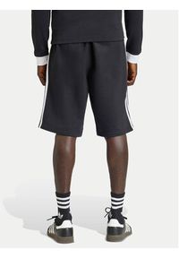 Adidas - adidas Szorty sportowe 3-Stripes KE3566 Czarny Regular Fit. Kolor: czarny. Materiał: bawełna. Styl: sportowy #4