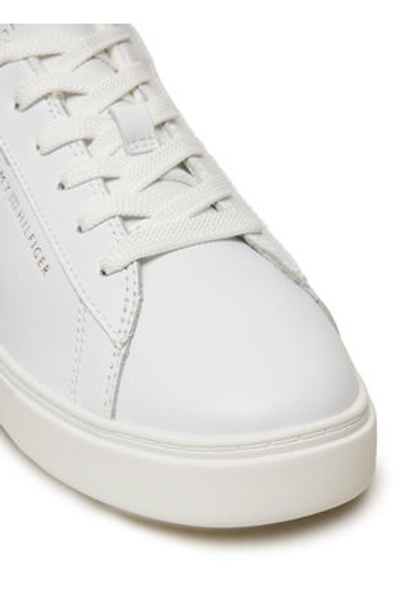 TOMMY HILFIGER - Tommy Hilfiger Sneakersy Essential Court FW0FW08320 Biały. Kolor: biały. Materiał: skóra