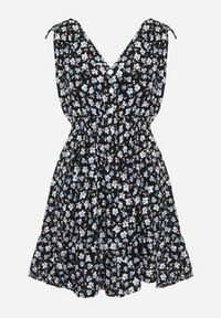 Born2be - Czarno-Niebieska Rozkloszowana Bawełniana Sukienka w Kwiaty z Gumką w Pasie Evieles. Okazja: na spacer, na co dzień. Typ kołnierza: dekolt w kształcie V. Kolor: czarny. Materiał: bawełna. Wzór: kwiaty. Sezon: wiosna, lato. Styl: casual, klasyczny #7