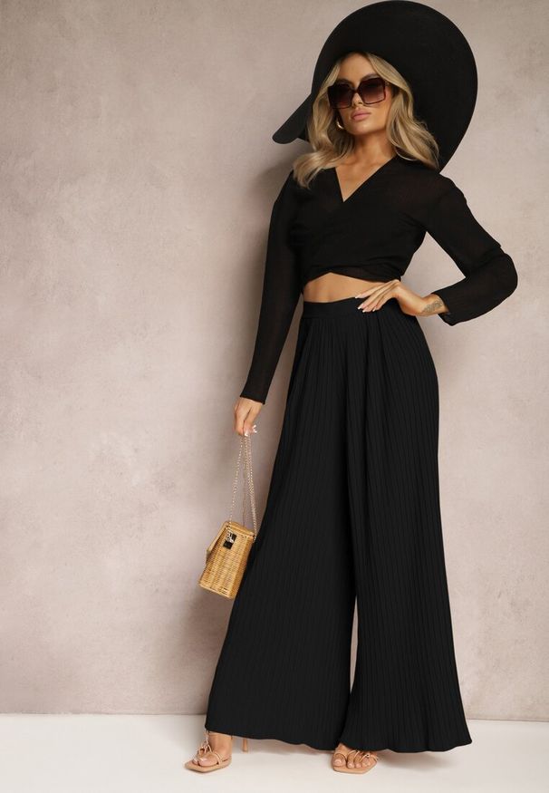 Renee - Czarne Szerokie Spodnie z Plisami High Waist Mirealli. Stan: podwyższony. Kolor: czarny