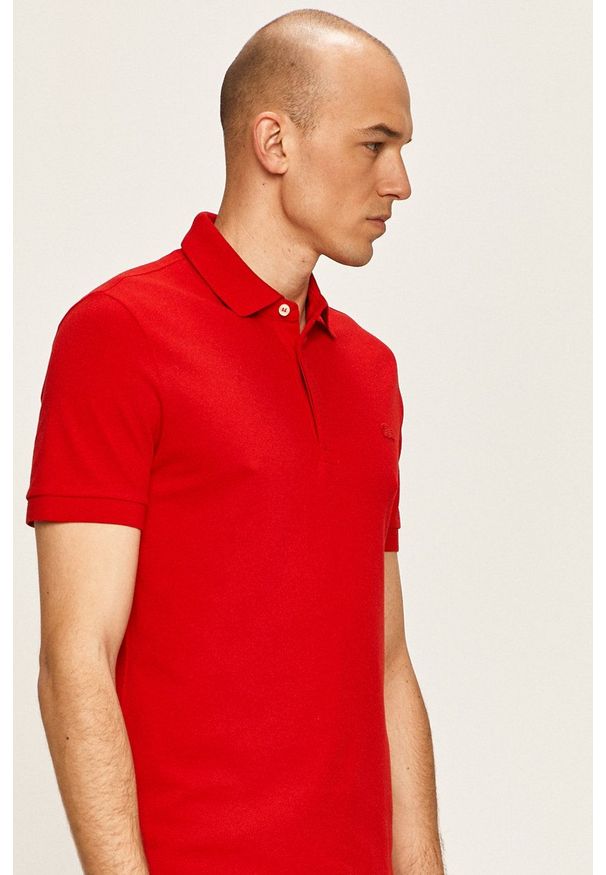 Lacoste - Polo. Okazja: na co dzień. Typ kołnierza: polo. Kolor: czerwony. Materiał: dzianina. Długość: krótkie. Styl: casual