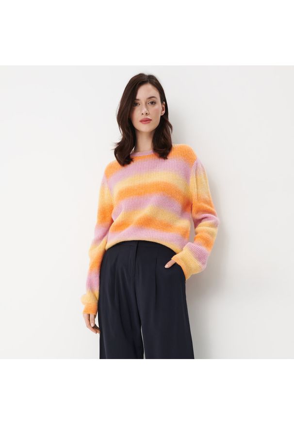 Mohito - Kolorowy sweter z efektem gradacji - Pomarańczowy. Kolor: pomarańczowy. Wzór: kolorowy