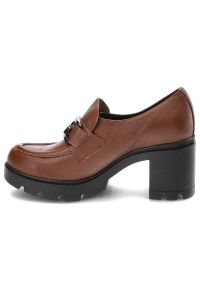 Brązowe Półbuty Lemar Damskie Wygodne Obuwie. Kolor: brązowy. Materiał: skóra. Wzór: aplikacja. Obcas: na obcasie. Styl: elegancki. Wysokość obcasa: średni #3