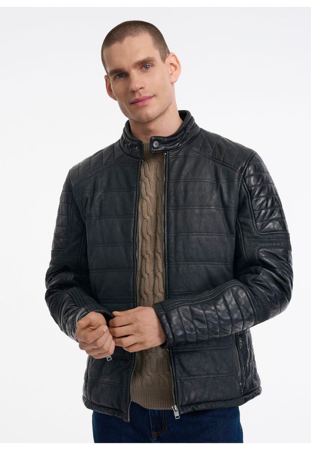 Ochnik - Kurtka skórzana męska ocieplana. Okazja: na co dzień. Typ kołnierza: kołnierzyk stójkowy. Kolor: czarny. Materiał: skóra. Długość: krótkie. Styl: casual, klasyczny