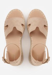 Renee - Beżowe Sandały VICES na Koturnie z Plecionką i Wycięciami przy Cholewce Celanele. Okazja: na co dzień. Zapięcie: sprzączka. Kolor: beżowy. Wzór: ażurowy. Sezon: lato. Obcas: na koturnie. Styl: wakacyjny, casual, elegancki #7