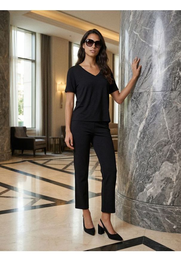 Sinsay - Spodnie straight leg z dzianiny roma - czarny. Kolor: czarny. Materiał: dzianina