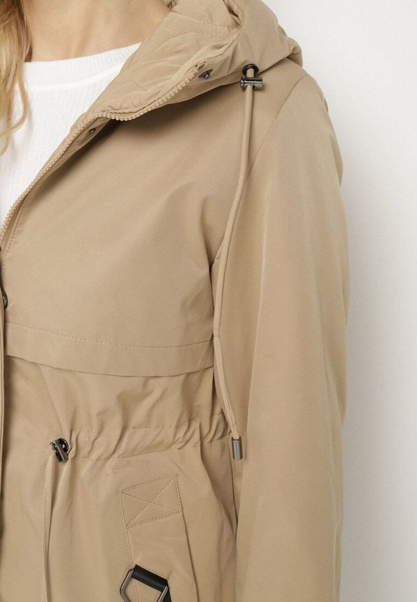Born2be - Ciemnobeżowa Kurtka Parka Dwustronna Korilea. Okazja: na co dzień. Kolor: beżowy. Wzór: gładki. Styl: klasyczny, elegancki, casual