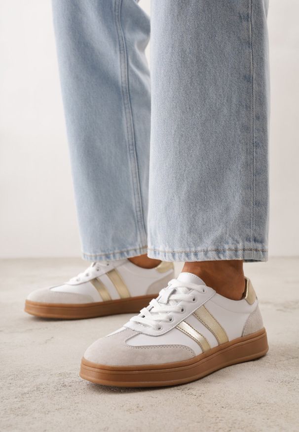 Born2be - Białe Skórzane Sneakersy i Ozdobnymi Paskami Zelisei. Okazja: na co dzień. Zapięcie: pasek. Kolor: biały. Materiał: skóra