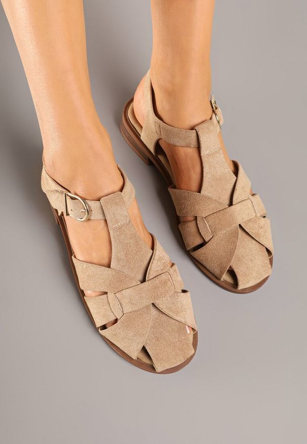 Born2be - Ciemnobeżowe Sandały Gladiatorki Zapinane na Sprzączkę Kolarisea. Okazja: na co dzień. Zapięcie: sprzączka. Kolor: beżowy. Obcas: na obcasie. Styl: casual, elegancki. Wysokość obcasa: niski