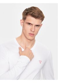 Guess Longsleeve M2YI08 J1314 Biały Slim Fit. Kolor: biały. Materiał: bawełna. Długość rękawa: długi rękaw