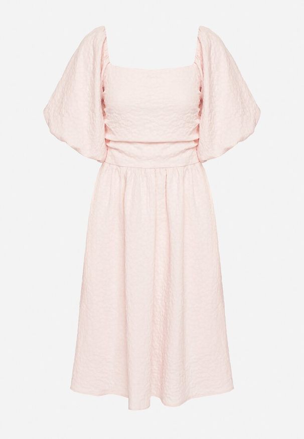 Born2be - Różowa Sukienka o Rozkloszowanym Kroju z Bufiastymi Rękawami Maradora. Okazja: na co dzień. Typ kołnierza: dekolt kwadratowy. Kolor: różowy. Styl: casual